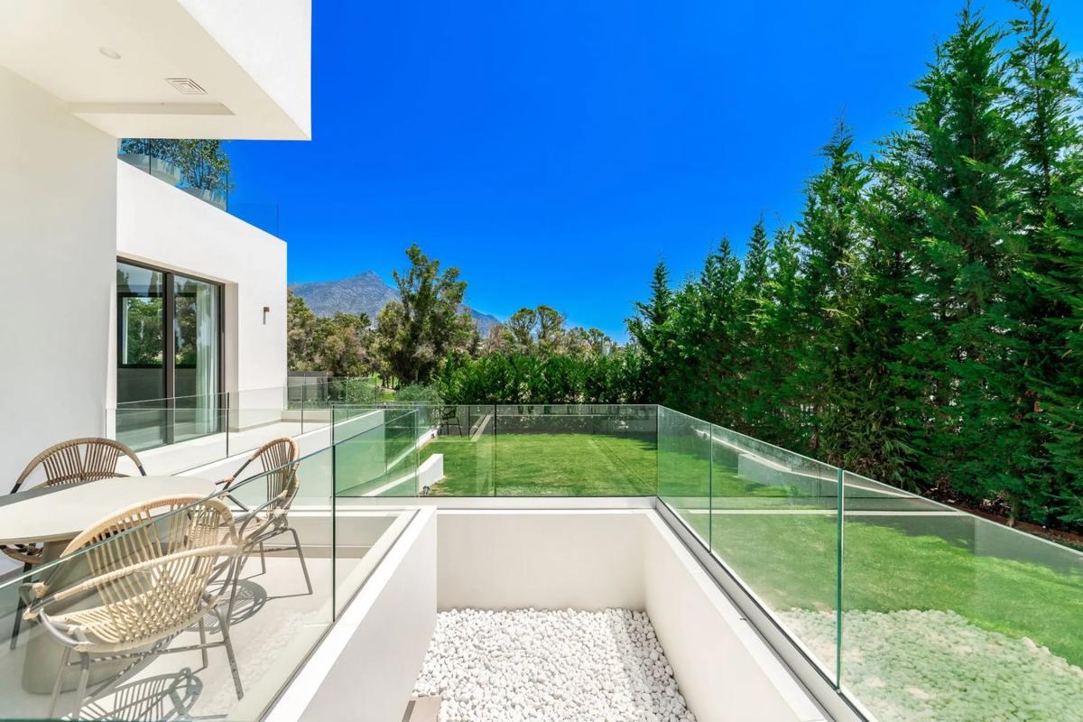Venta de chalet independiente en Calle Osa Mayor, Marbella
photo 2