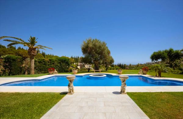 Chalet independiente en venta en Calle Haza del Conde, Marbella
photo 1
