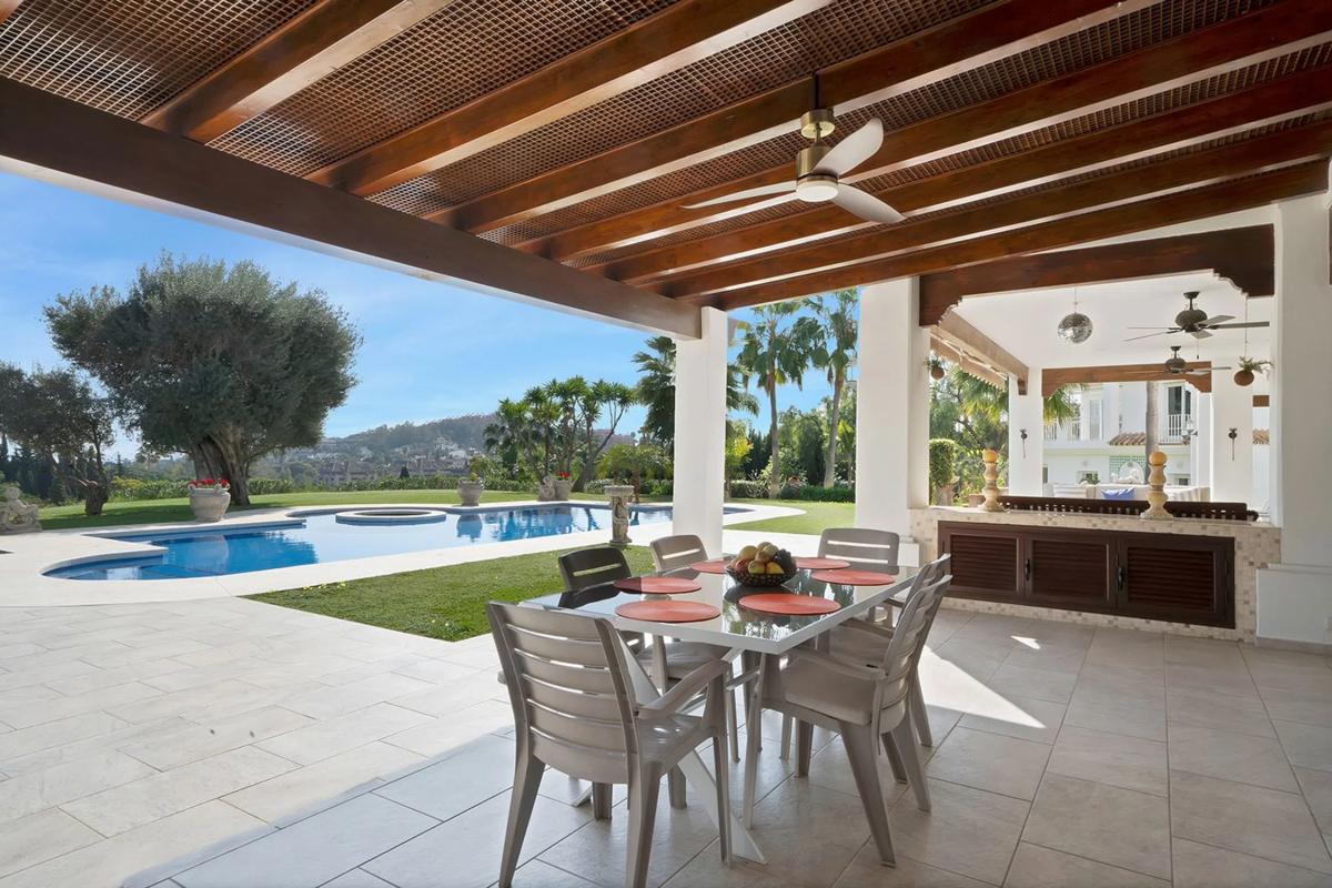 Sprzedaż niezależnego domku jednorodzinnego w  Calle Haza del Conde, Marbella photo 2