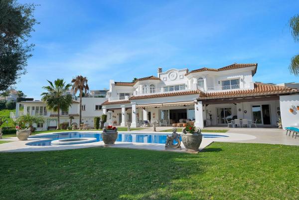 Chalet independiente en venta en Calle Haza del Conde, Marbella
thumbnail 2