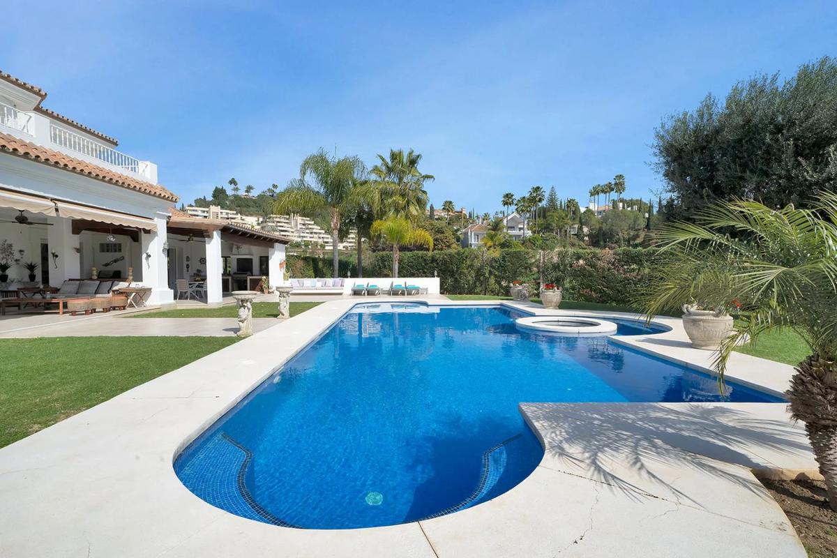 Sprzedaż niezależnego domku jednorodzinnego w  Calle Haza del Conde, Marbella photo 4