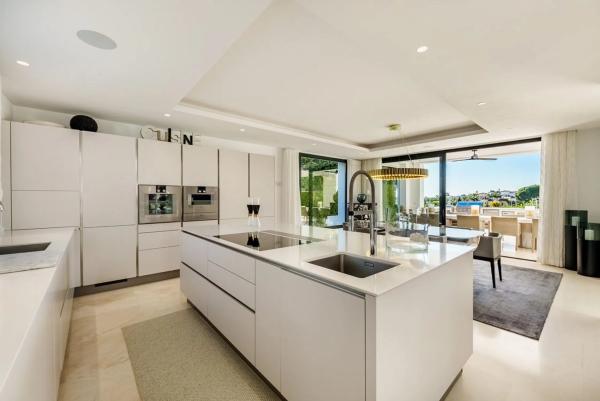Chalet independiente en venta en Barrio Los Naranjos, Marbella
photo 1