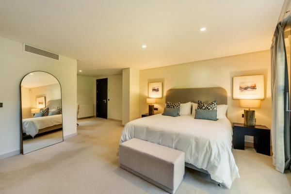 Chalet independiente en venta en Barrio Los Naranjos, Marbella
photo 1