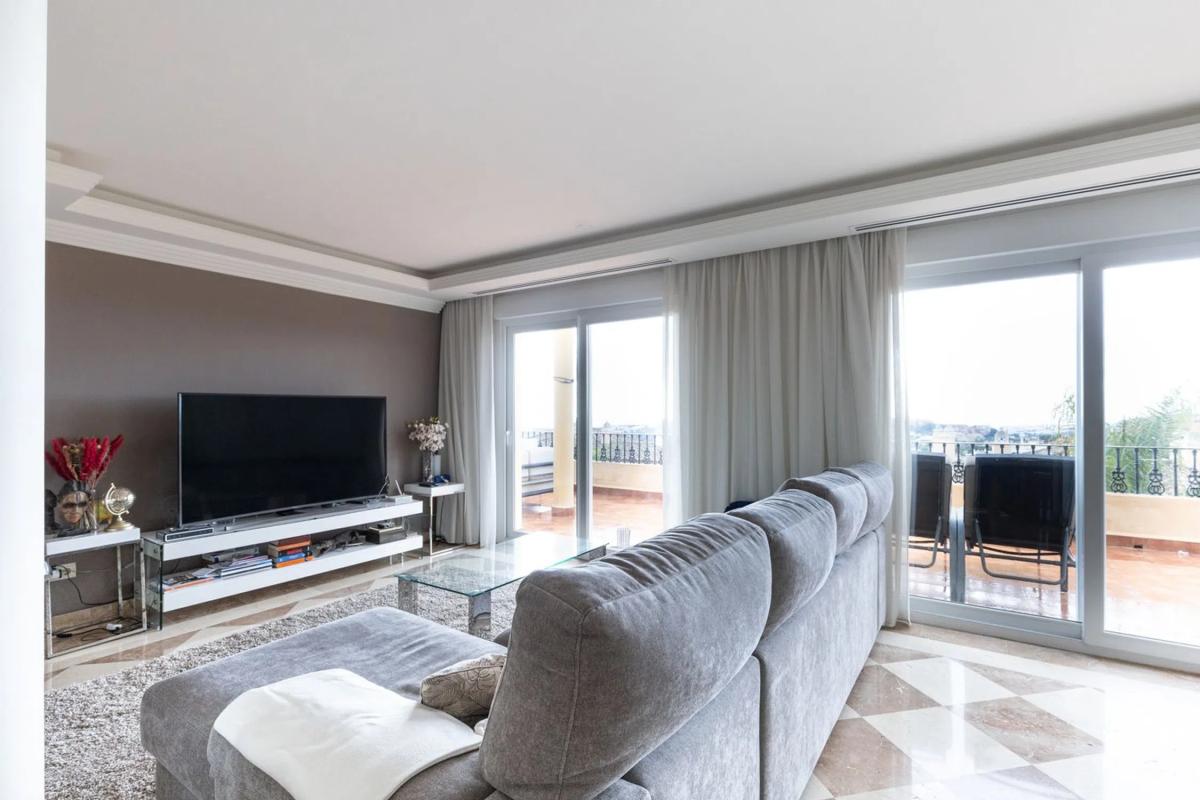 Venta de duplex en Urbanización Vista Real, Marbella photo 2