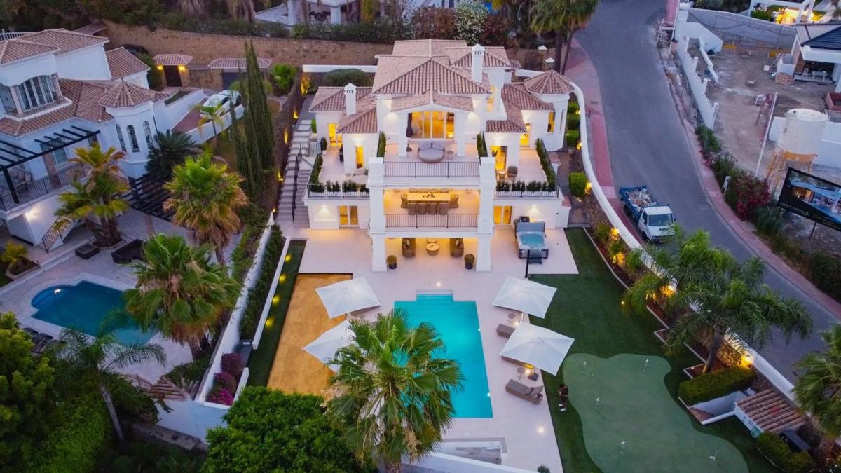Sprzedaż niezależnego domku jednorodzinnego w  Calle Artemisa, Marbella photo 2