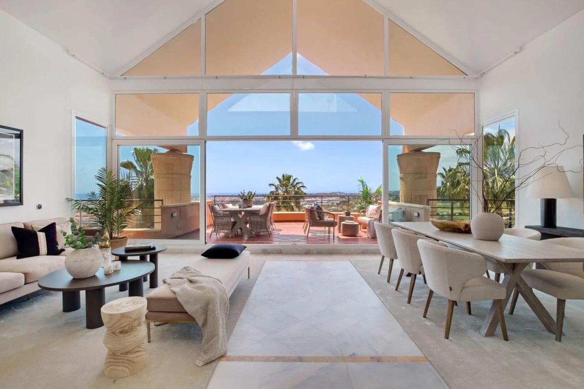 Sprzedaż duplexu w Barrio Los Naranjos, Marbella photo 1