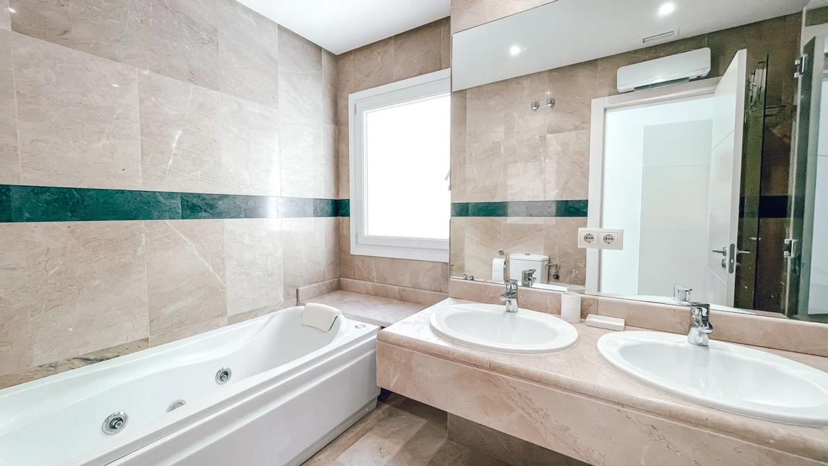 Venta de piso en Urbanización Vista Real s/n, Marbella
 photo 5