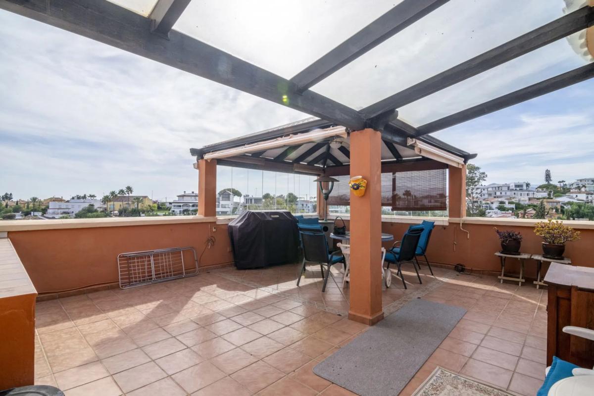 Sprzedaż duplexu w Barrio Los Naranjos, Marbella photo 2