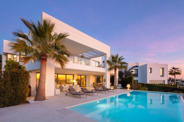 Chalet wolnostojący na sprzedaż w Barrio Los Naranjos, Marbella photo 1