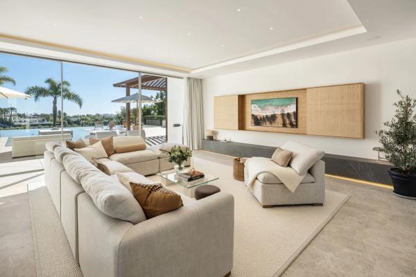 Chalet wolnostojący na sprzedaż w  Barrio Los Naranjos, Marbella photo 4