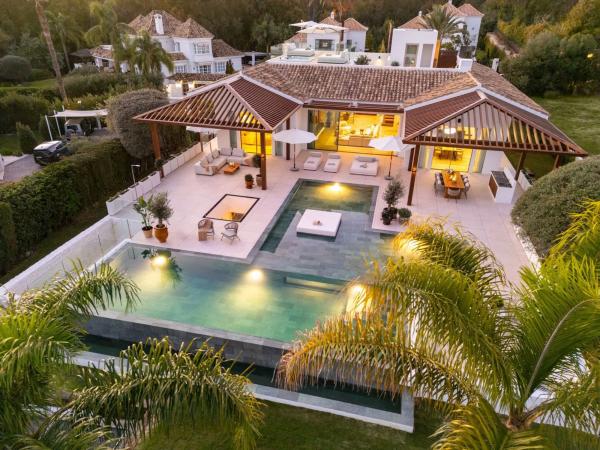 Chalet wolnostojący na sprzedaż w  Urbanizacion N Andalucia 5H, Marbella photo 4