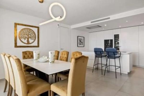 Piso en venta en Barrio Los Naranjos, Marbella
 photo 1