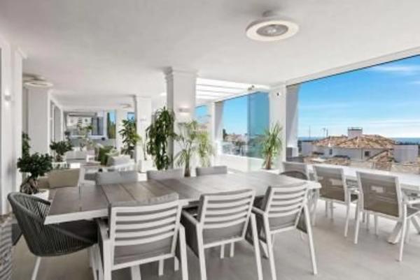 Piso en venta en Barrio Los Naranjos, Marbella
 photo 3
