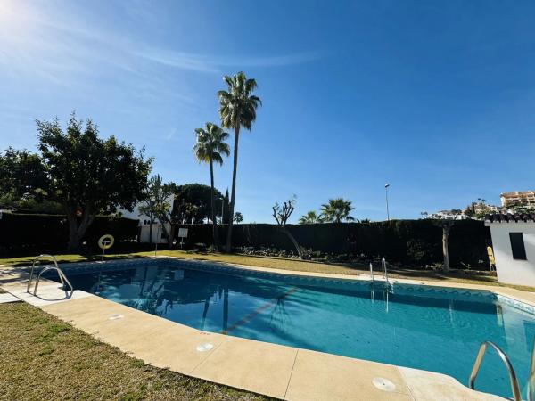 Четырехквартирный дом на продажу на Urbanizacion N Andalucia L, 28 , Марбелла photo 1