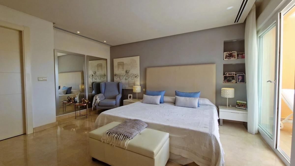 Sprzedaż duplexu w Urbanización Vista Real, 39, Marbella photo 4