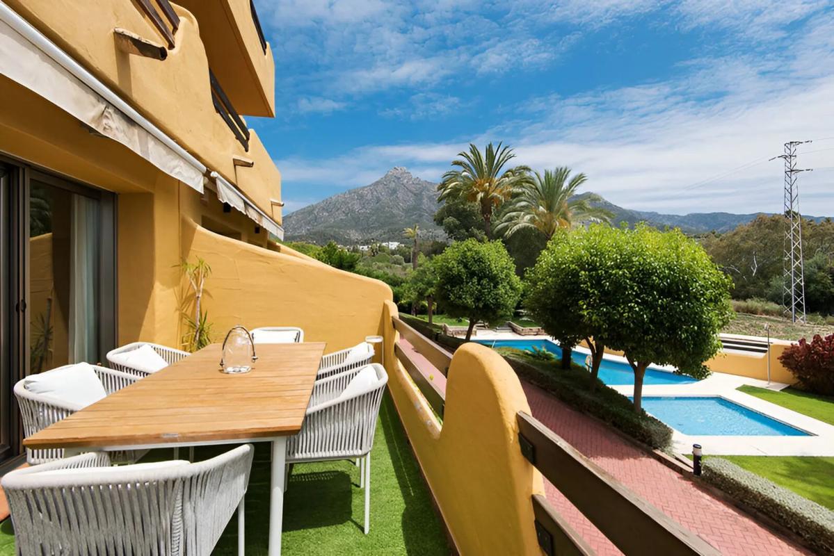 Venta de chalet adosado en Avenida Piedramar , Marbella photo 1