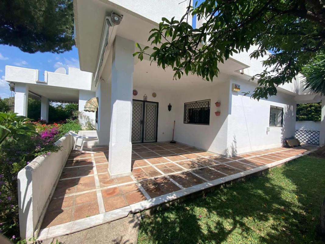 Sprzedaż niezależnego domku jednorodzinnego w  CASARES-UR ROCIO NAGUELES, Marbella photo 2