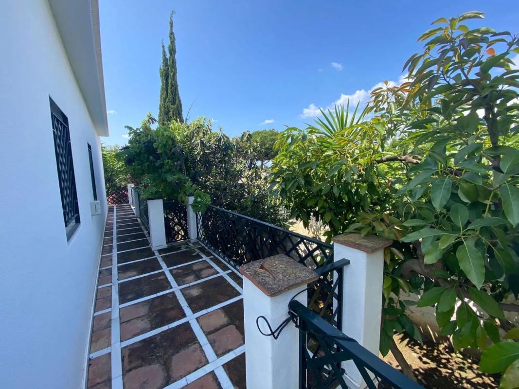 Sprzedaż niezależnego domku jednorodzinnego w  CASARES-UR ROCIO NAGUELES, Marbella photo 3