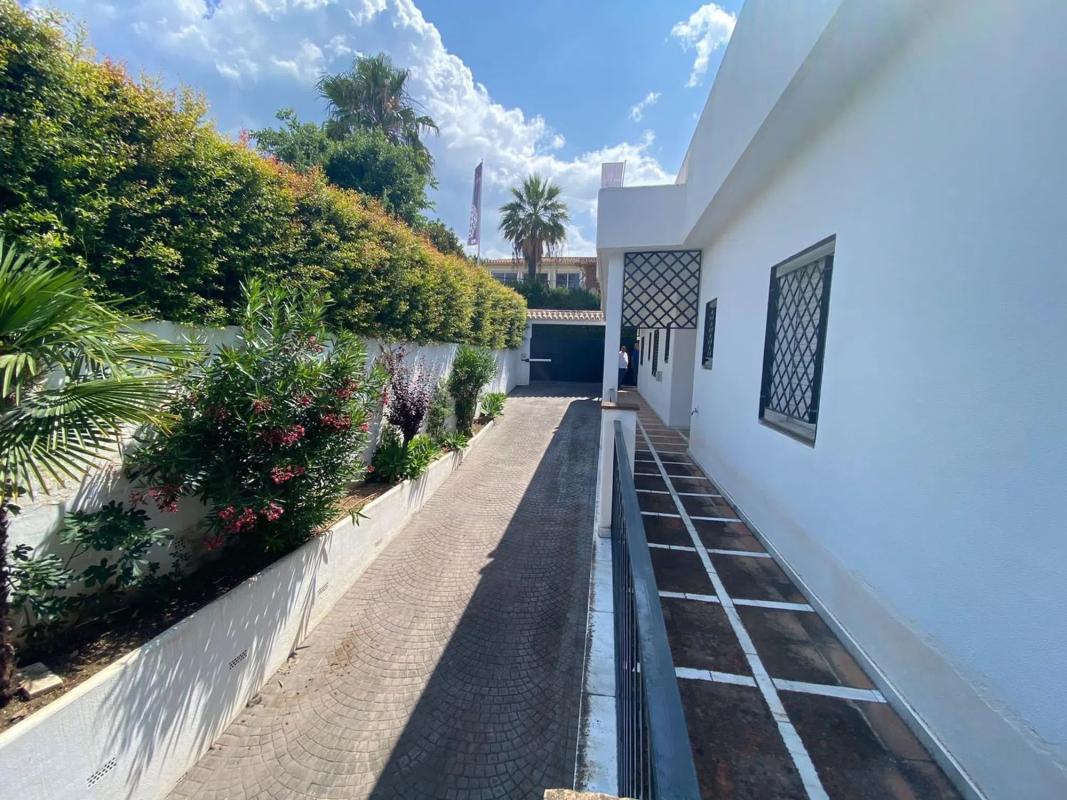 Sprzedaż niezależnego domku jednorodzinnego w  CASARES-UR ROCIO NAGUELES, Marbella photo 5