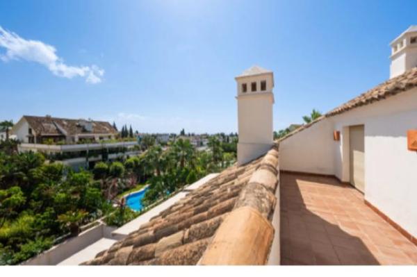 Duplex en venta en Urbanización Lomas de Marbella Club, 43, Marbella photo 1