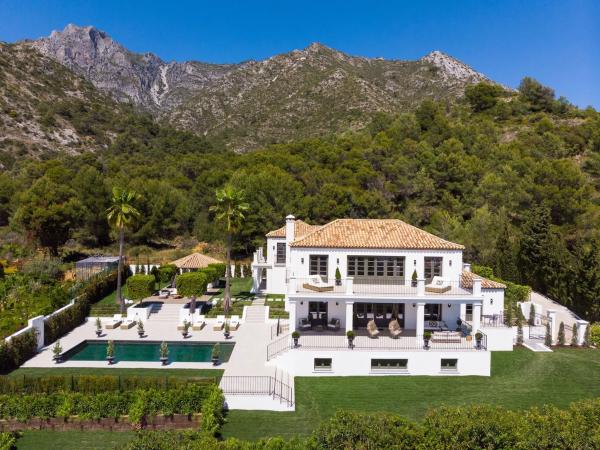 Chalet independiente en venta en Barrio Sierra Blanca, Marbella
thumbnail 1