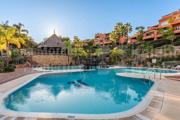 Piso en venta en Barrio Los Naranjos, Marbella
 photo 1