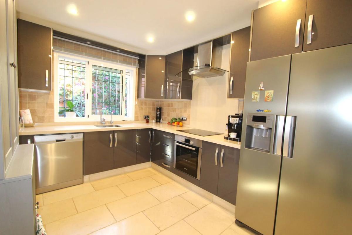 Venta de chalet adosado en Calle Pléyades , Marbella photo 2
