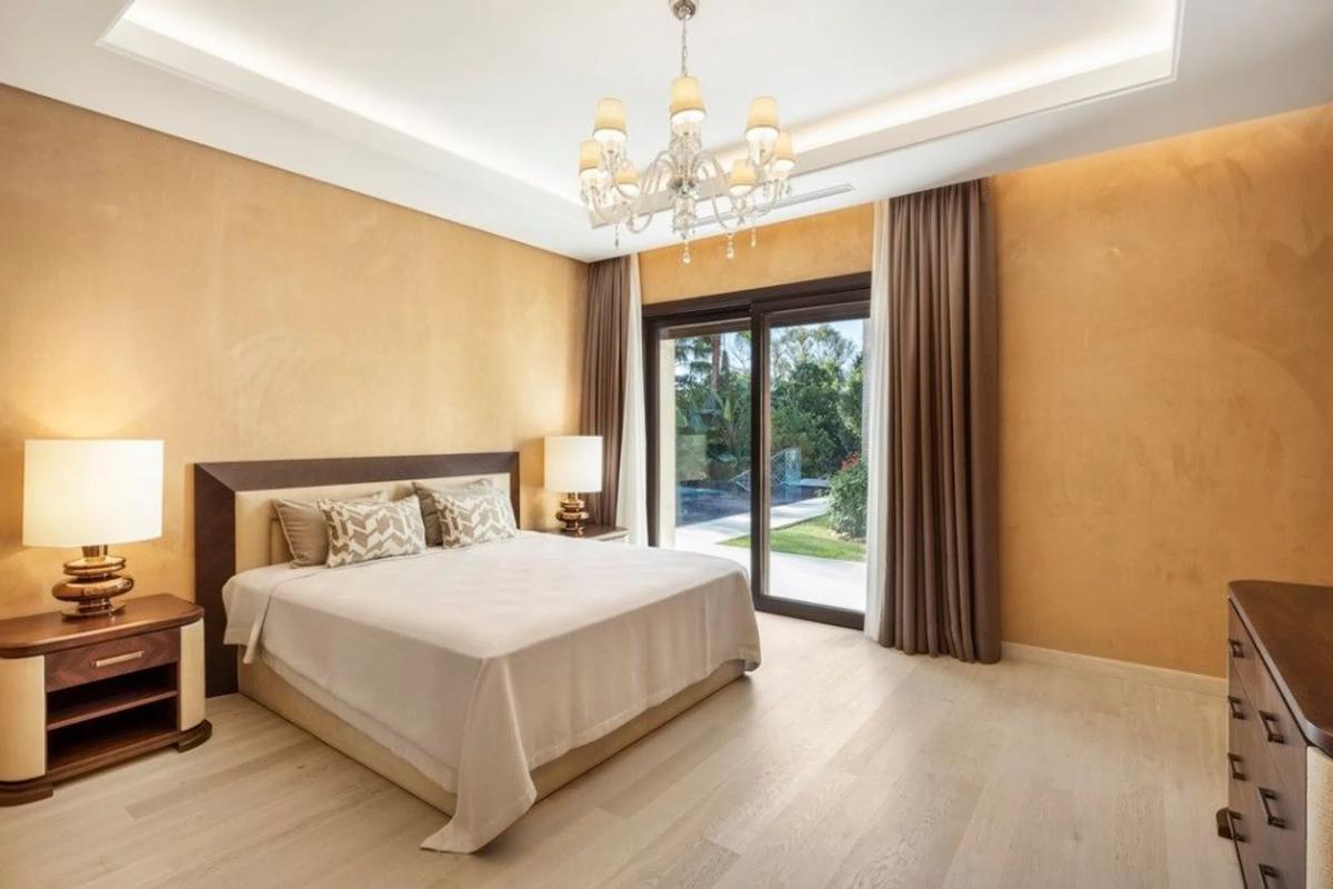 Продажа отдельного шале в  Barrio Los Naranjos, Марбелла photo 2