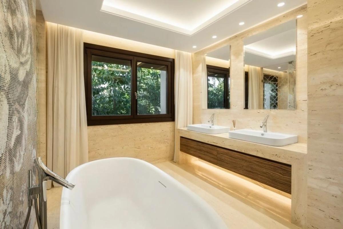 Продажа отдельного шале в  Barrio Los Naranjos, Марбелла photo 5