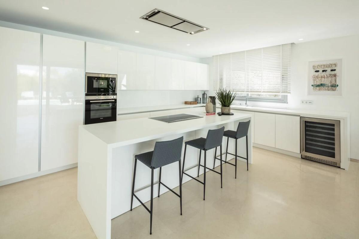 Продажа отдельного шале в  Barrio Los Naranjos, Марбелла photo 2