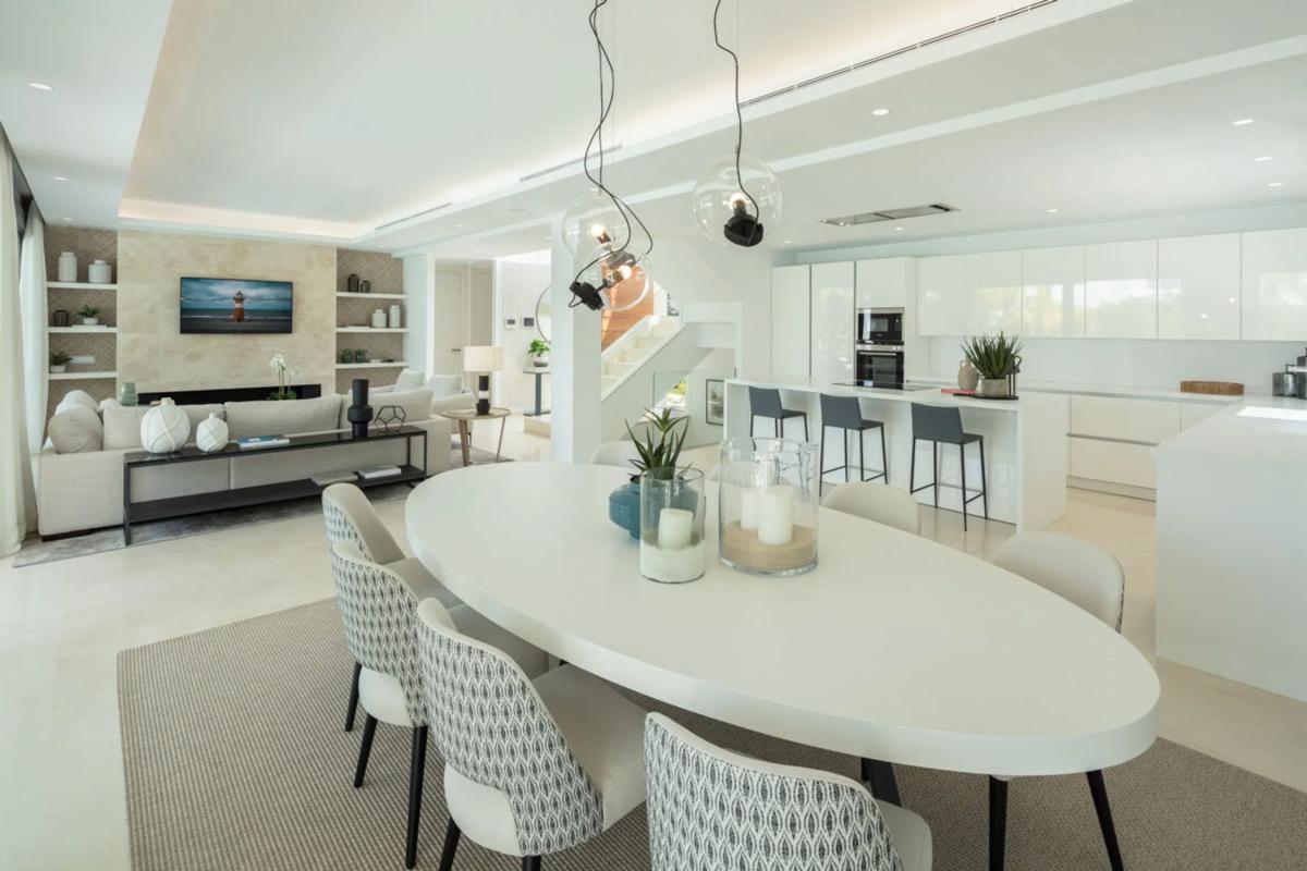 Продажа отдельного шале в  Barrio Los Naranjos, Марбелла photo 3