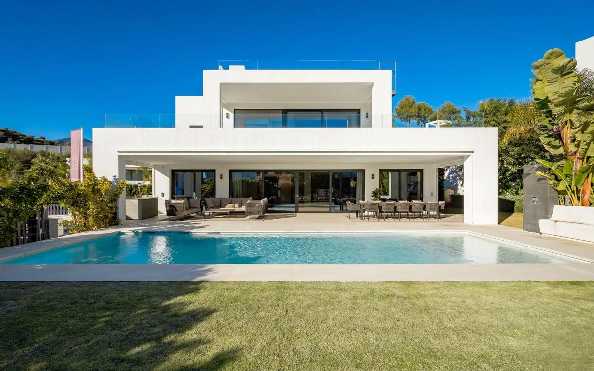 Sale of independent chalet in Barrio Los Naranjos, Marbella
photo 3