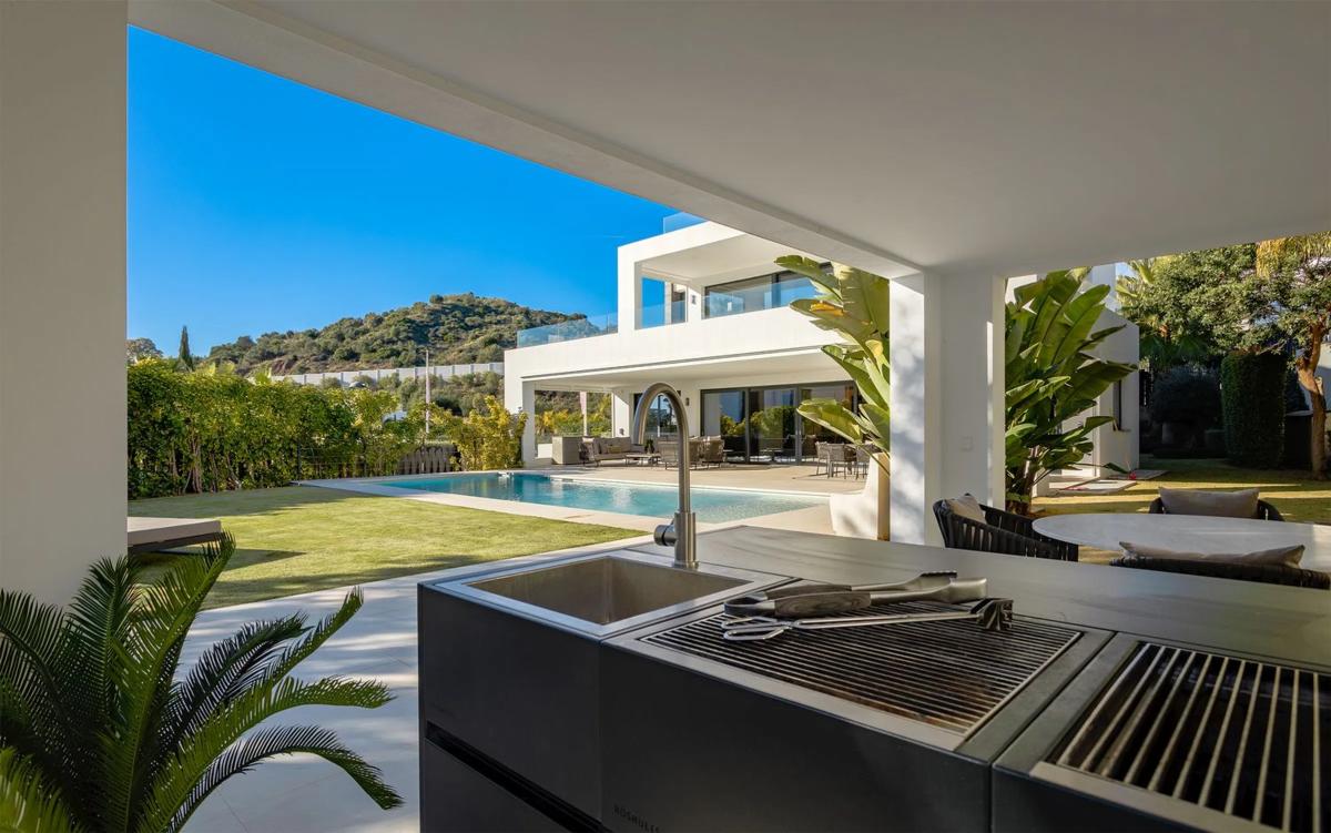Sale of independent chalet in Barrio Los Naranjos, Marbella
photo 4