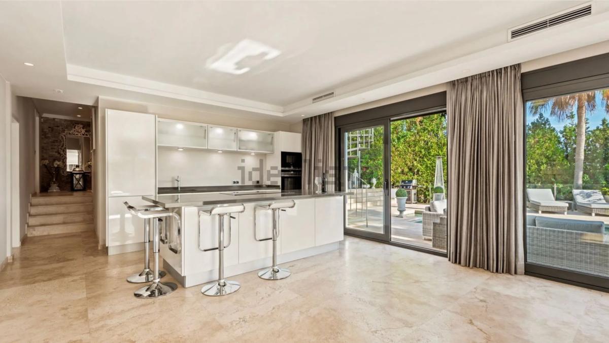 Venta de chalet independiente en Calle Auriga, 16, Marbella
photo 1