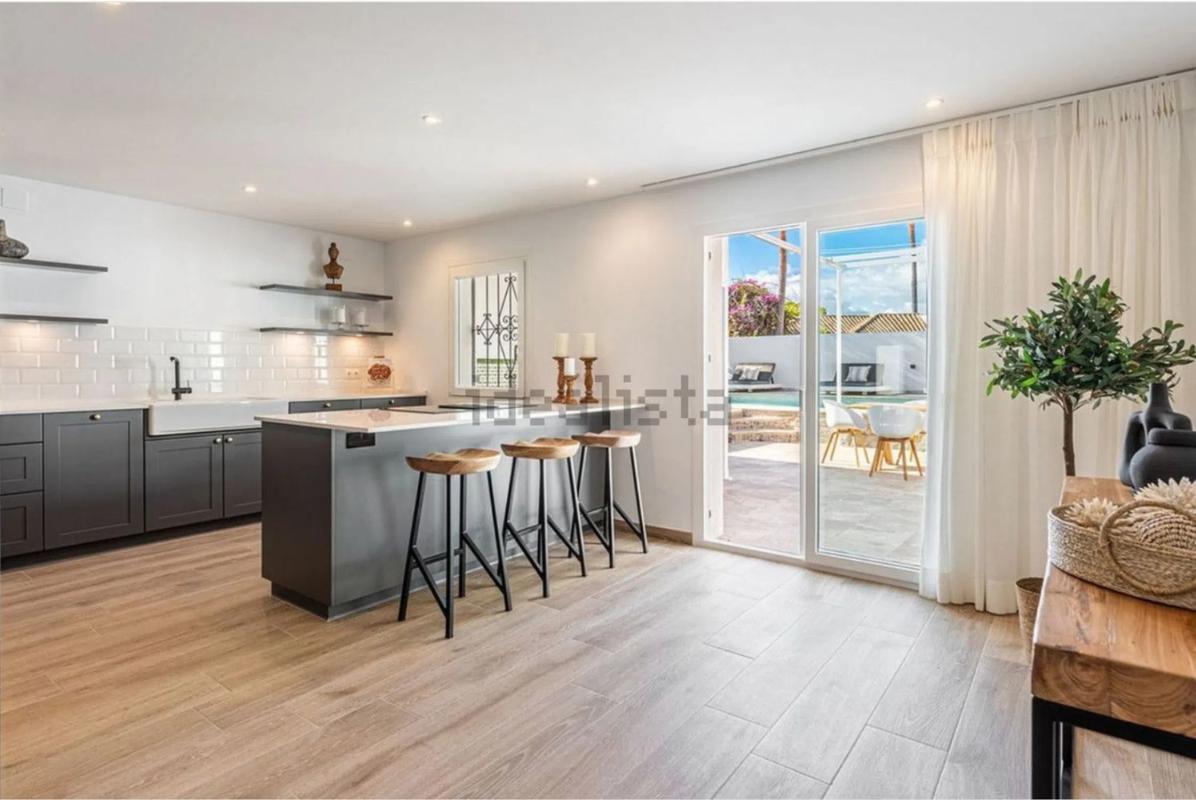 Продажа отдельного шале в Urbanizacion Nueva Andalucia K, Марбелла photo 4