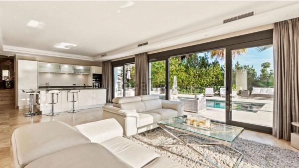 Chalet wolnostojący na sprzedaż w  Calle Auriga, 16, Marbella photo 3