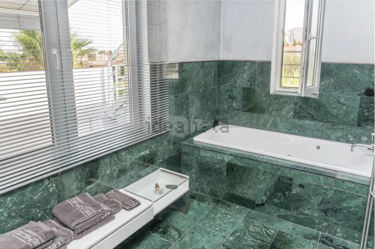 Sale of independent chalet in Calle Casiopea 5F, Marbella
photo 3
