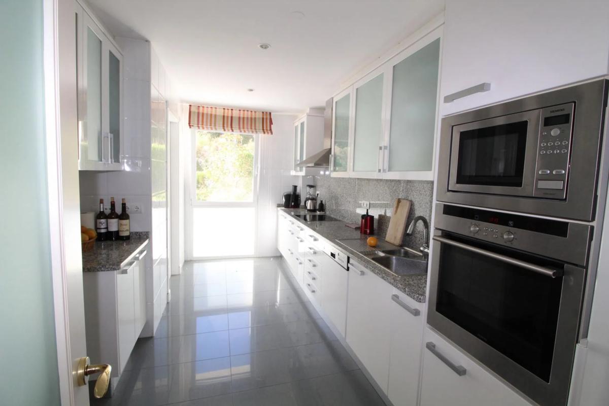 Venta de piso en Calle del Mediterráneo, Marbella
photo 1