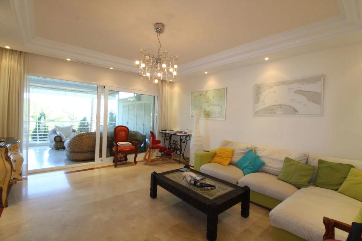 Venta de piso en Calle del Mediterráneo, Marbella
photo 2