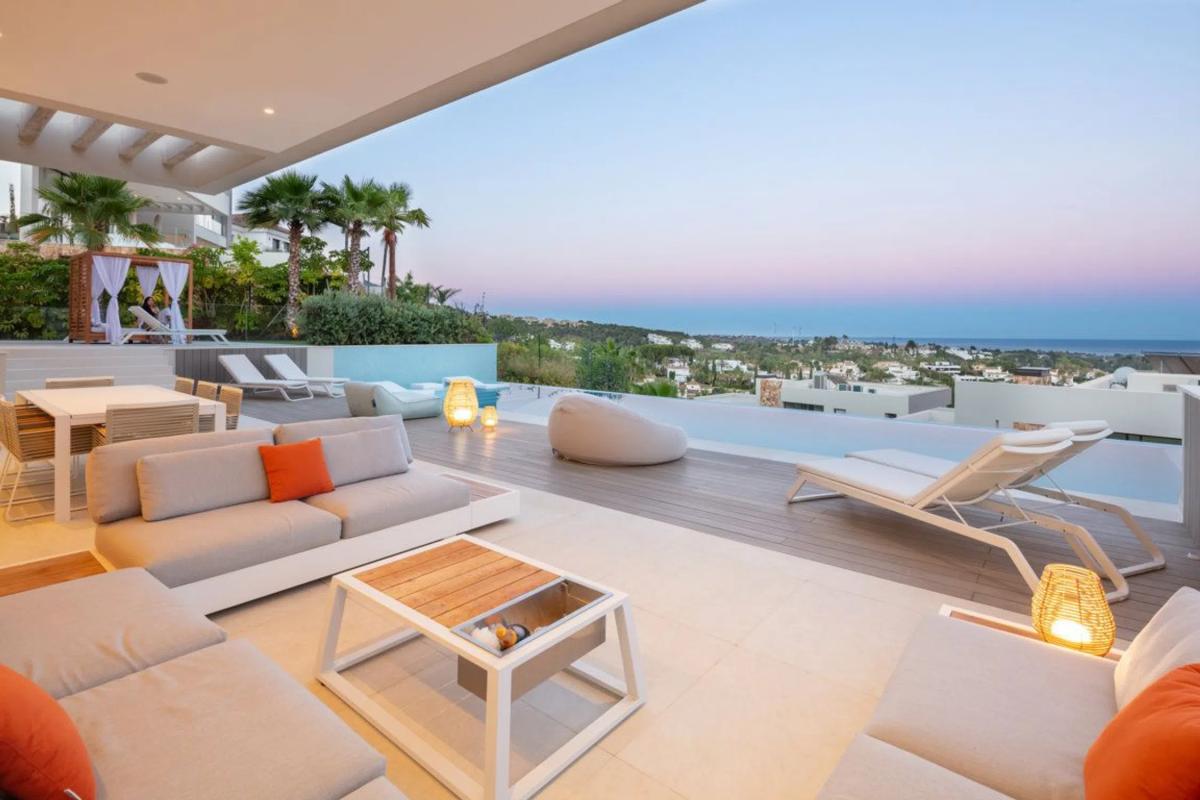 Sale of independent chalet in Calle Pléyades, 9, Marbella
photo 2