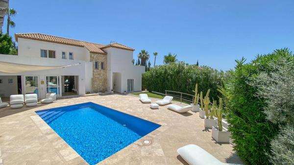 Chalet wolnostojący na sprzedaż w  Urbanizacion N Andalucia 8H, Marbella photo 1