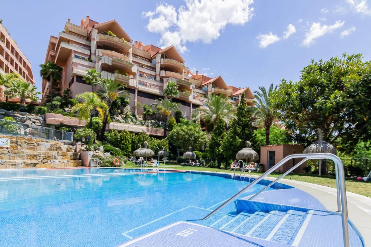 Venta de ático en Avenida Calderón de la Barca s/n, Marbella photo 2