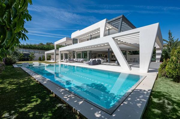 Chalet wolnostojący na sprzedaż w  Calle Osa Menor 2G, 10 -6, Marbella photo 1
