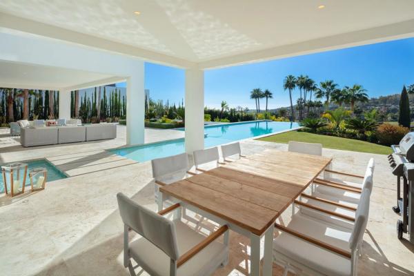 Chalet wolnostojący na sprzedaż w  Barrio Los Naranjos, Marbella photo 3