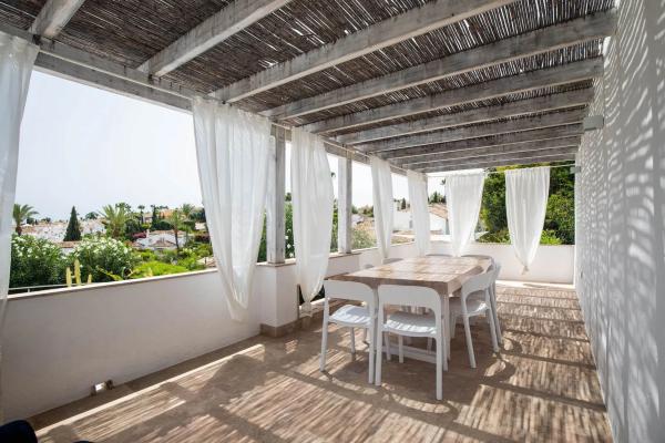 Chalet wolnostojący na sprzedaż w  Barrio Los Naranjos, Marbella photo 1