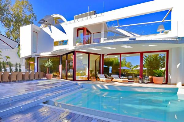 Chalet wolnostojący na sprzedaż w  Barrio Los Naranjos, Marbella photo 1