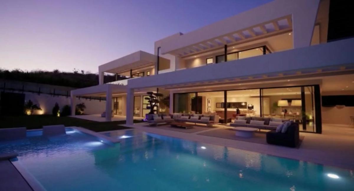 Sale of independent chalet in Barrio Los Naranjos, Marbella
photo 2