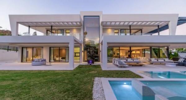 Chalet wolnostojący na sprzedaż w  Barrio Los Naranjos, Marbella photo 3