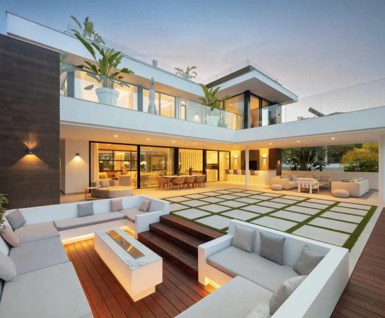 Chalet wolnostojący na sprzedaż w  Barrio Nueva Andalucía, Marbella photo 2