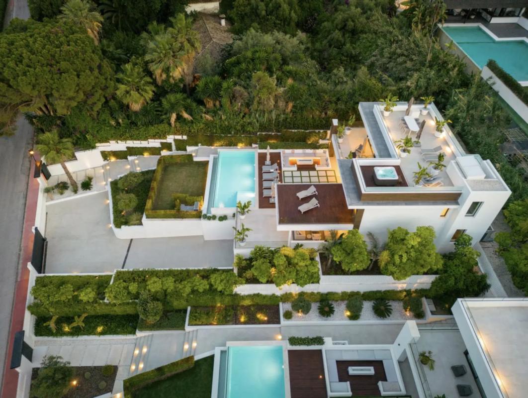 Sale of independent chalet in Barrio Nueva Andalucía, Marbella
photo 3